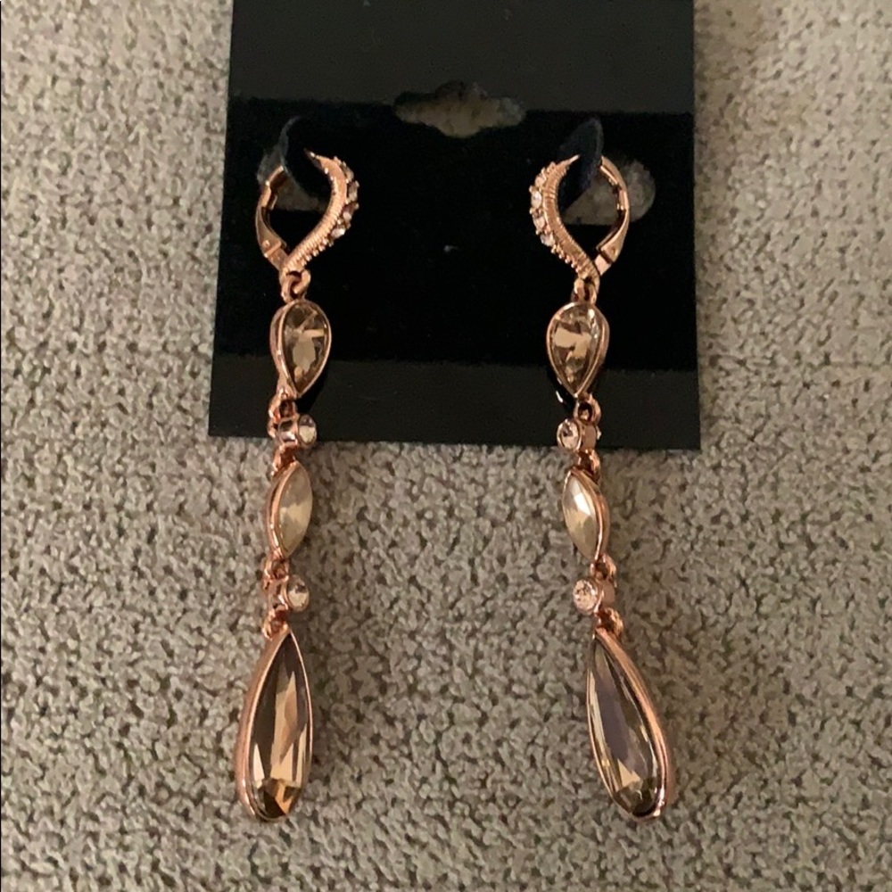 Tear drop hanging earrings